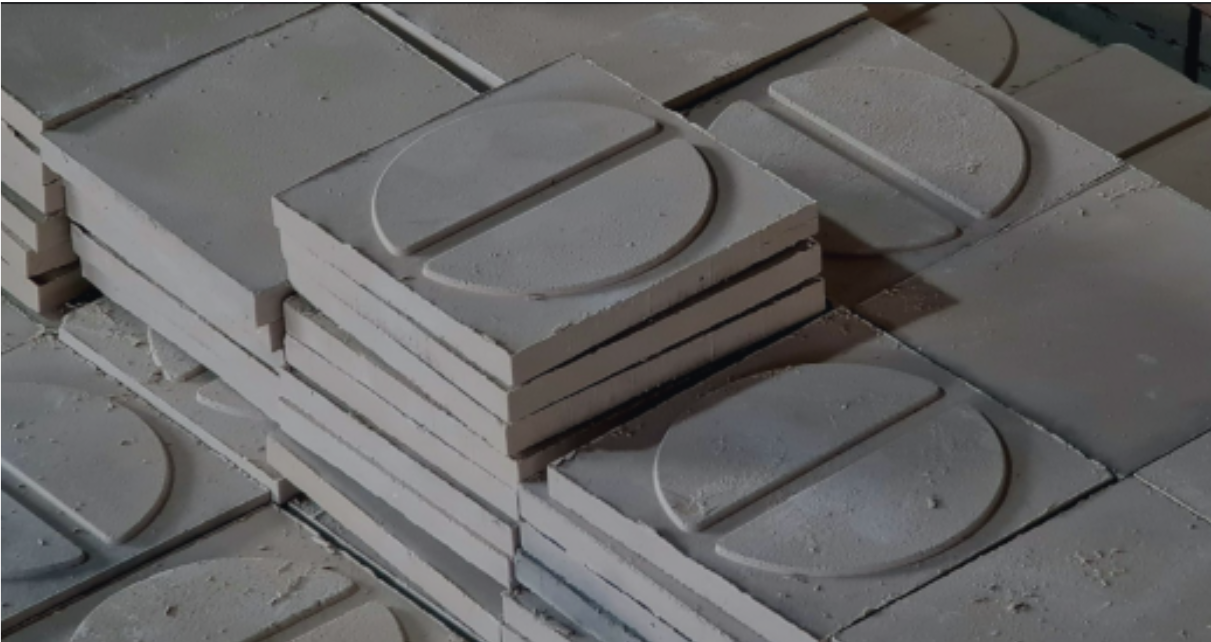 Các sản phẩm gốm mộc xếp trong xưởng M&A